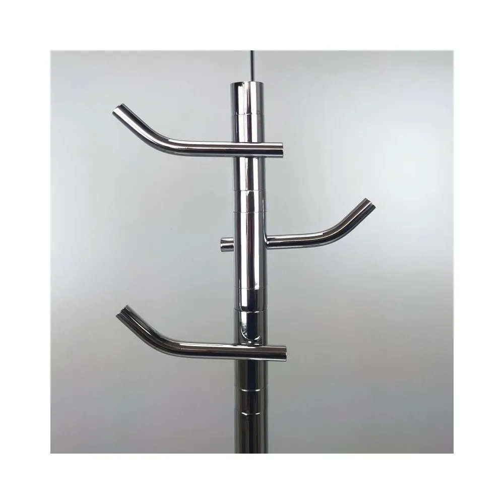 Lampadaire salle de bain – détail cintre réglable